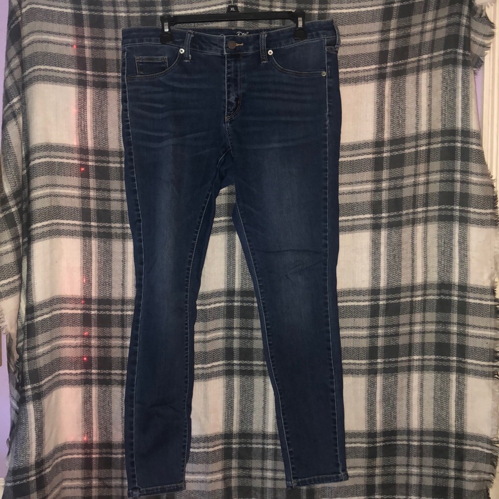 Universal Thread Women’s Blue Jeans
